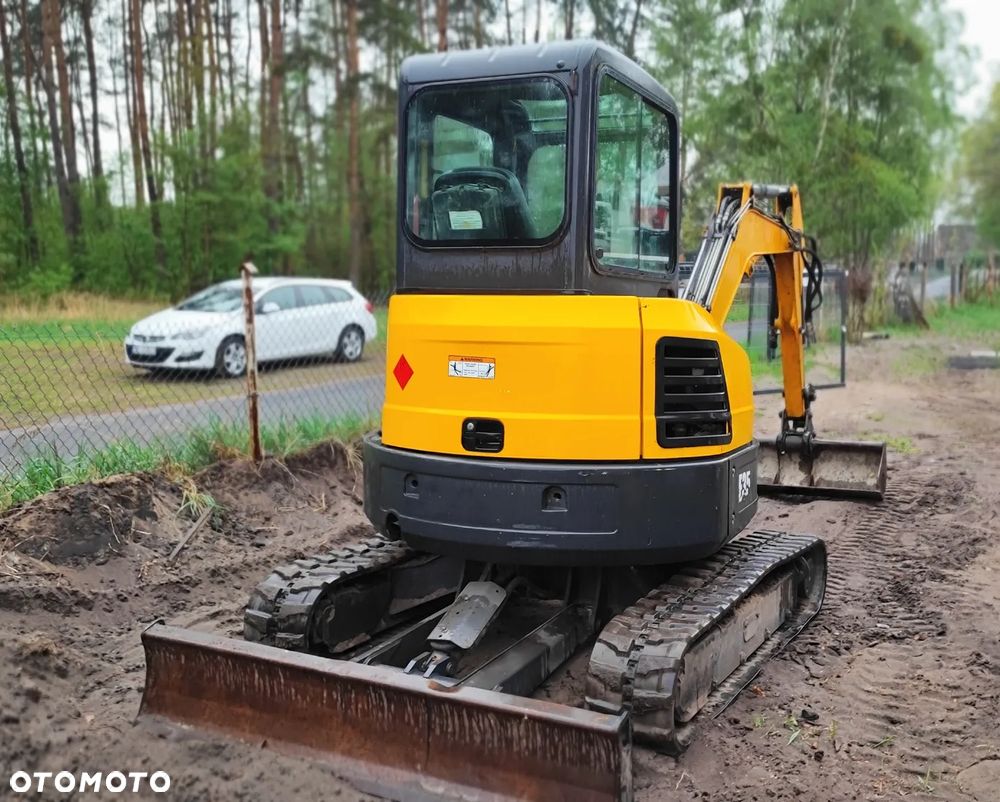 Bobcat E35, 3 łyżki - 3
