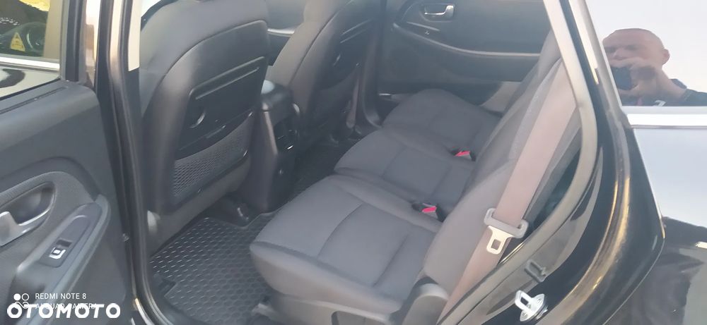 Kia Carens 1.6 GDI Dream Team Edition - 10