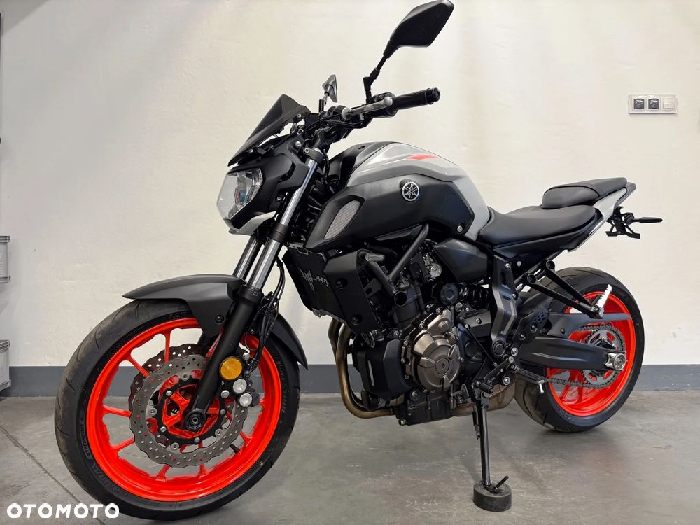 Yamaha MT - 6