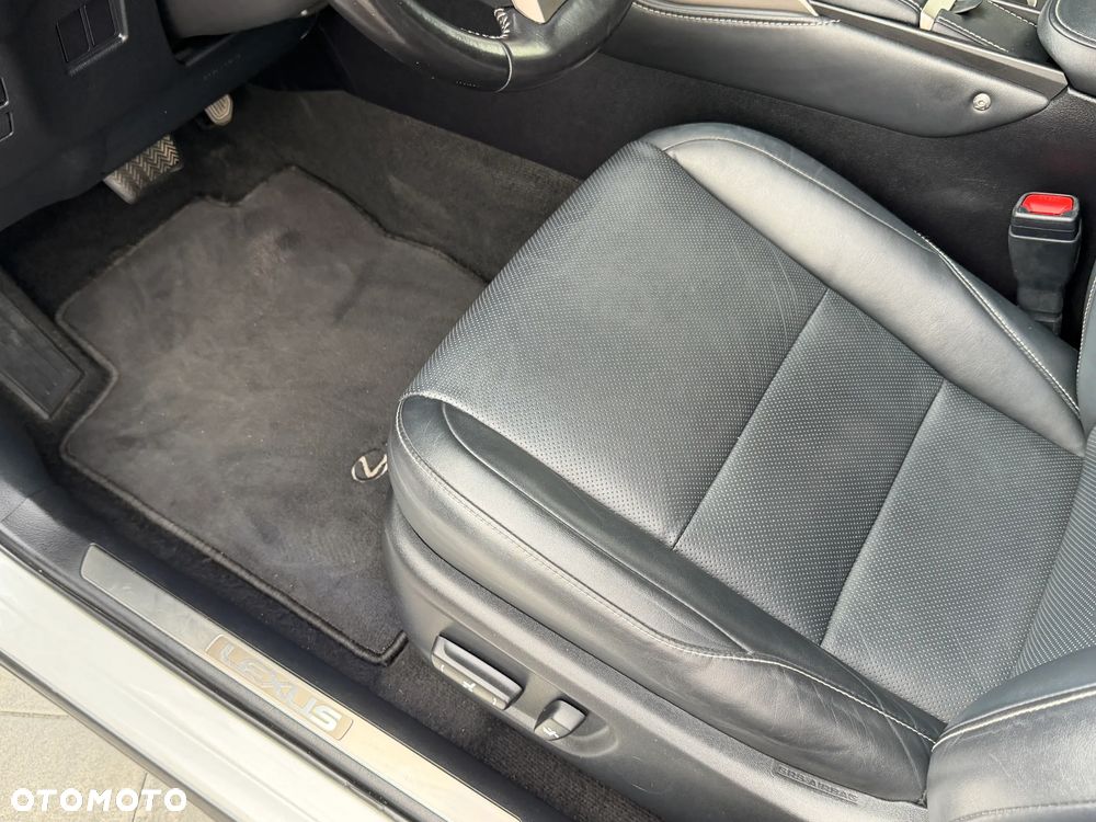 Lexus NX 300h Business Edition AWD - 24