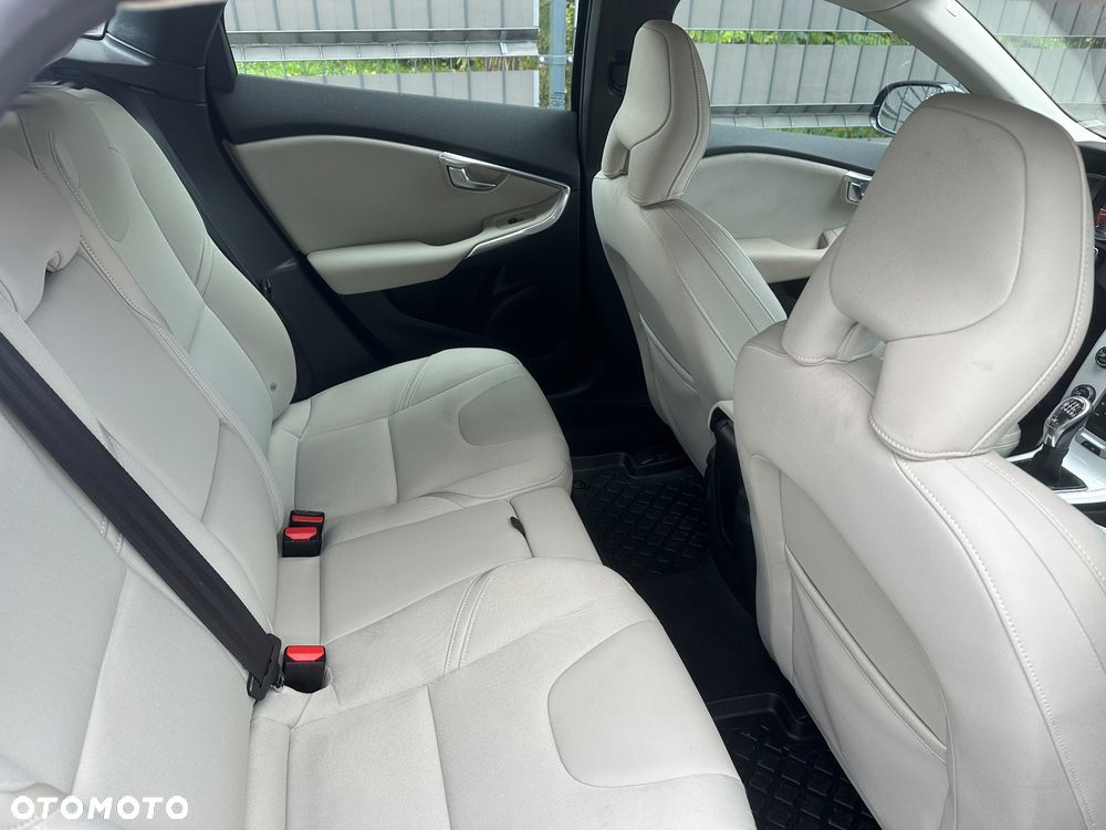 Volvo V40 D3 Momentum - 29