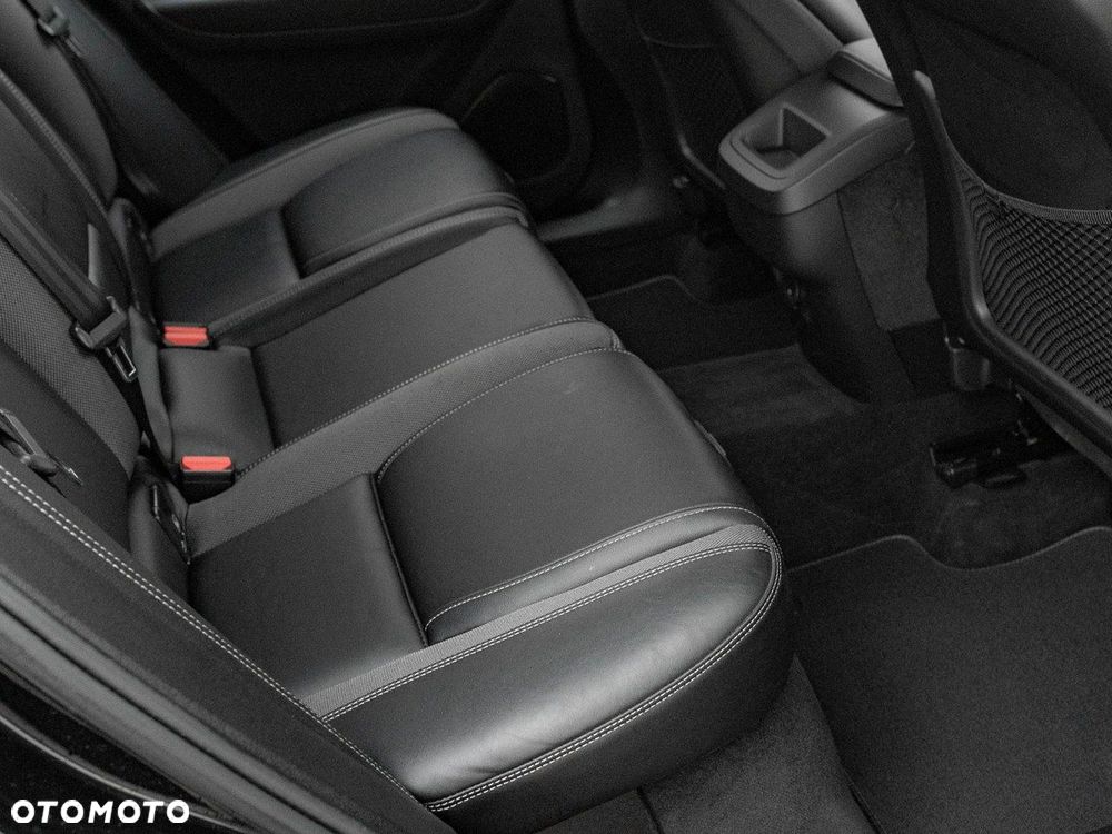 Volvo XC 60 B4 B Plus Dark - 29