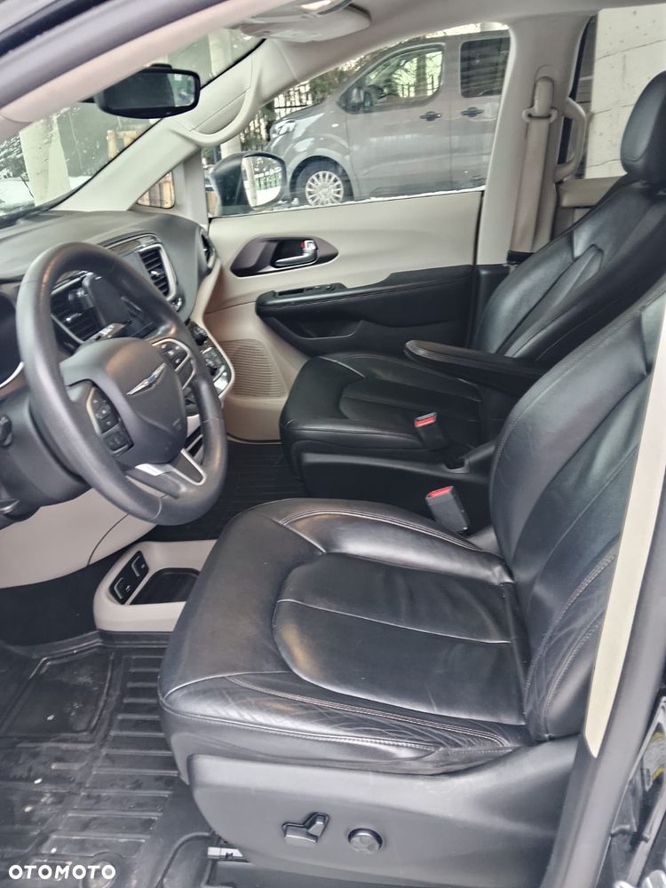Chrysler Pacifica - 15