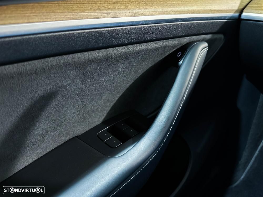 Tesla Model Y Long Range Dual Motor AWD - 48