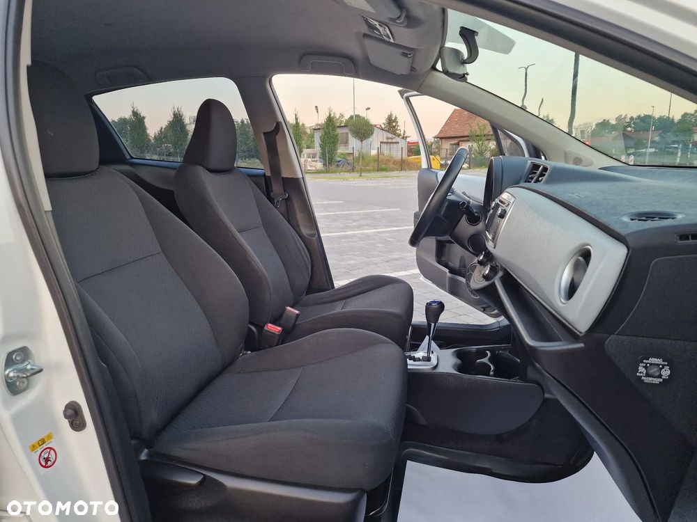 Toyota Yaris Hybrid 100 Business Edition - 23