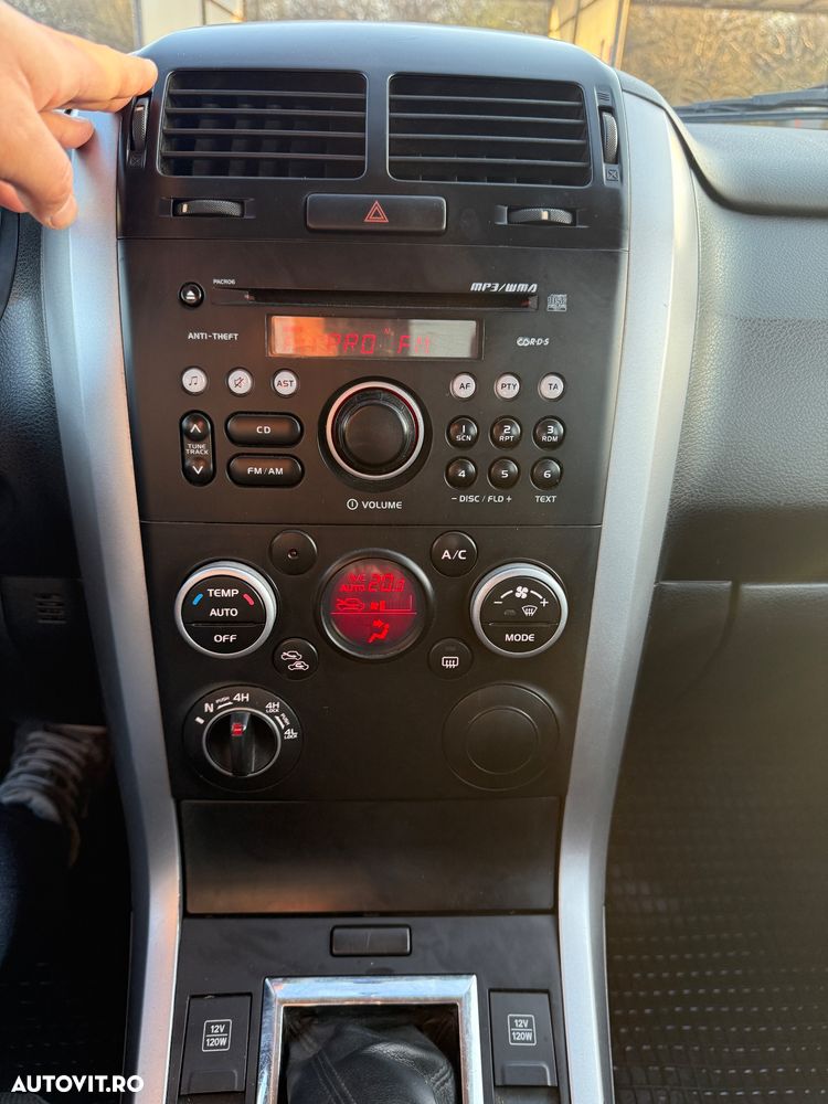 Suzuki Grand Vitara 1.9 DDIS JLX - 12