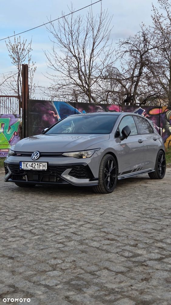 Volkswagen Golf - 1