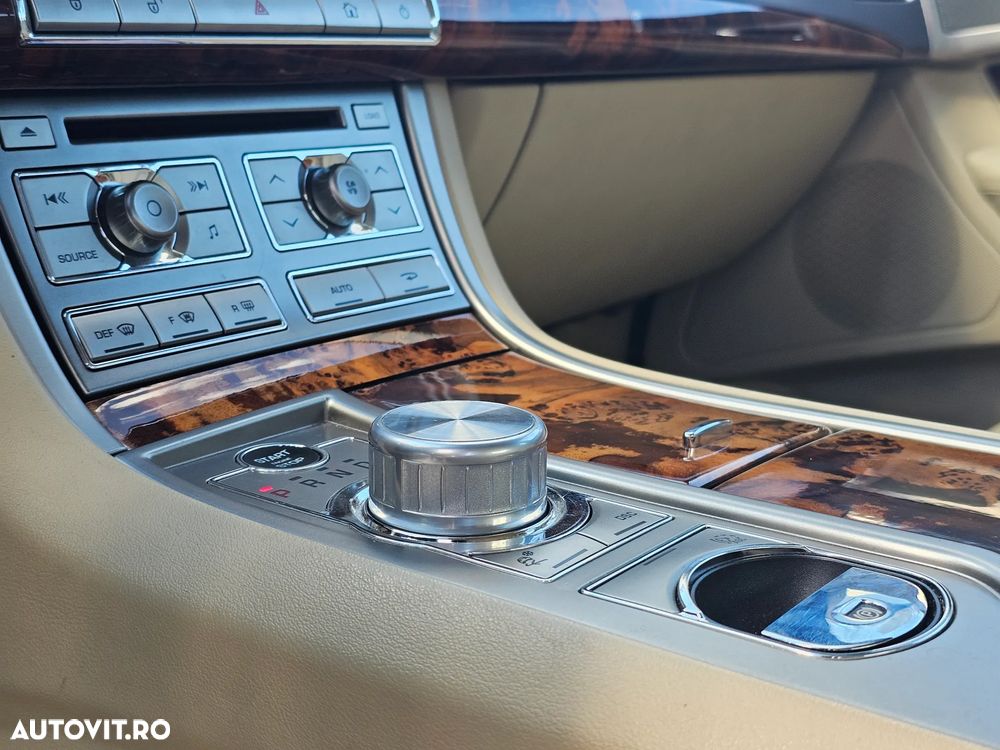 Jaguar XF 3.0 Premium Luxury Aut - 4
