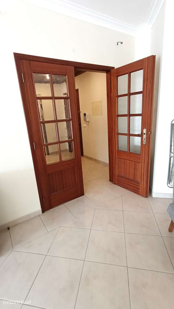 T4 - Prédio com elevador, estacionamento e arrecadação - Grande imagem: 3/35