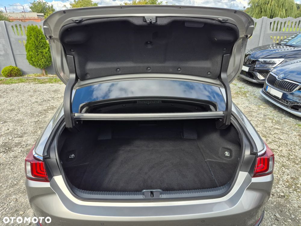 Lexus ES 300h Business Edition - 20