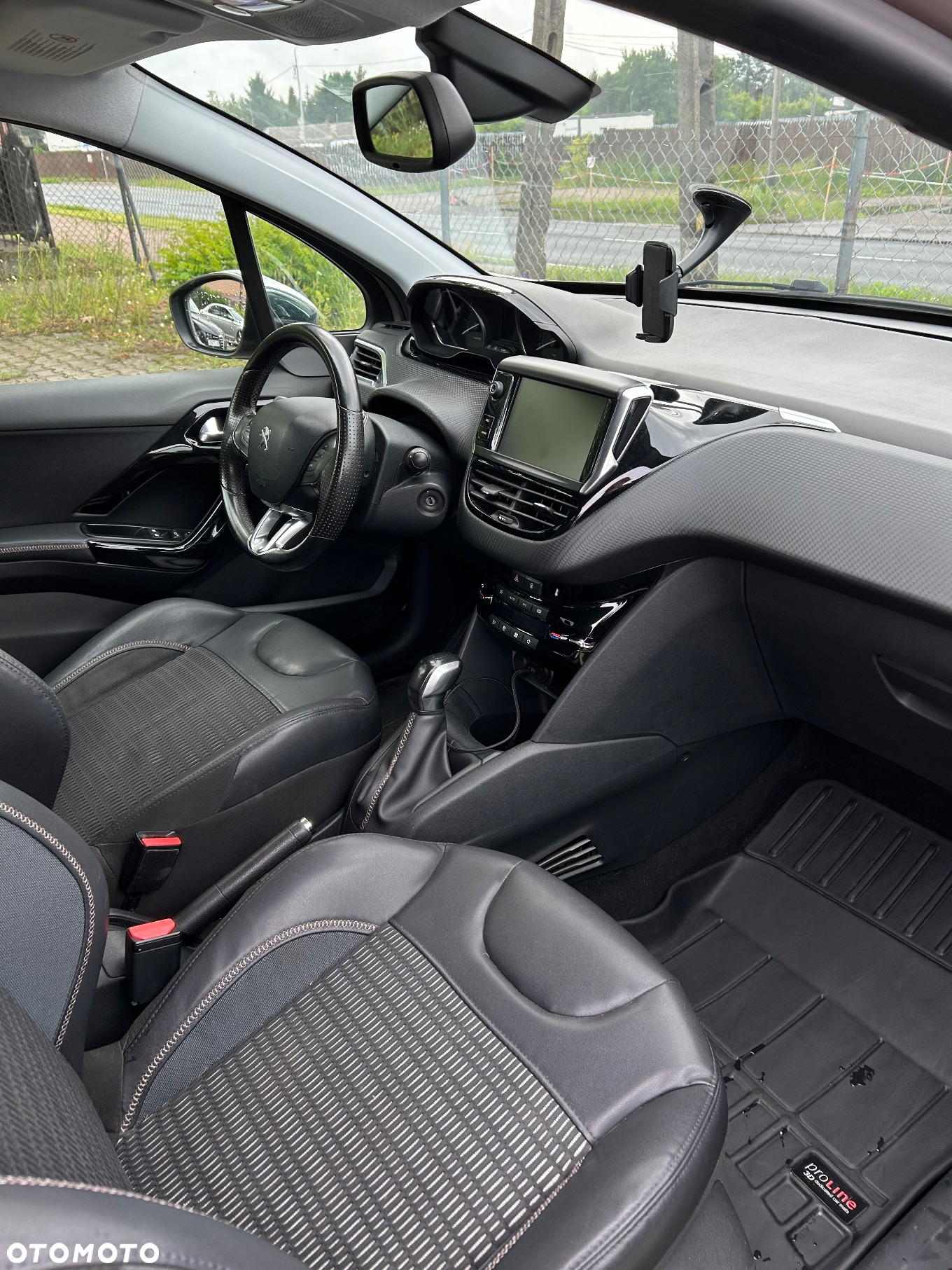 Peugeot 208 - 5