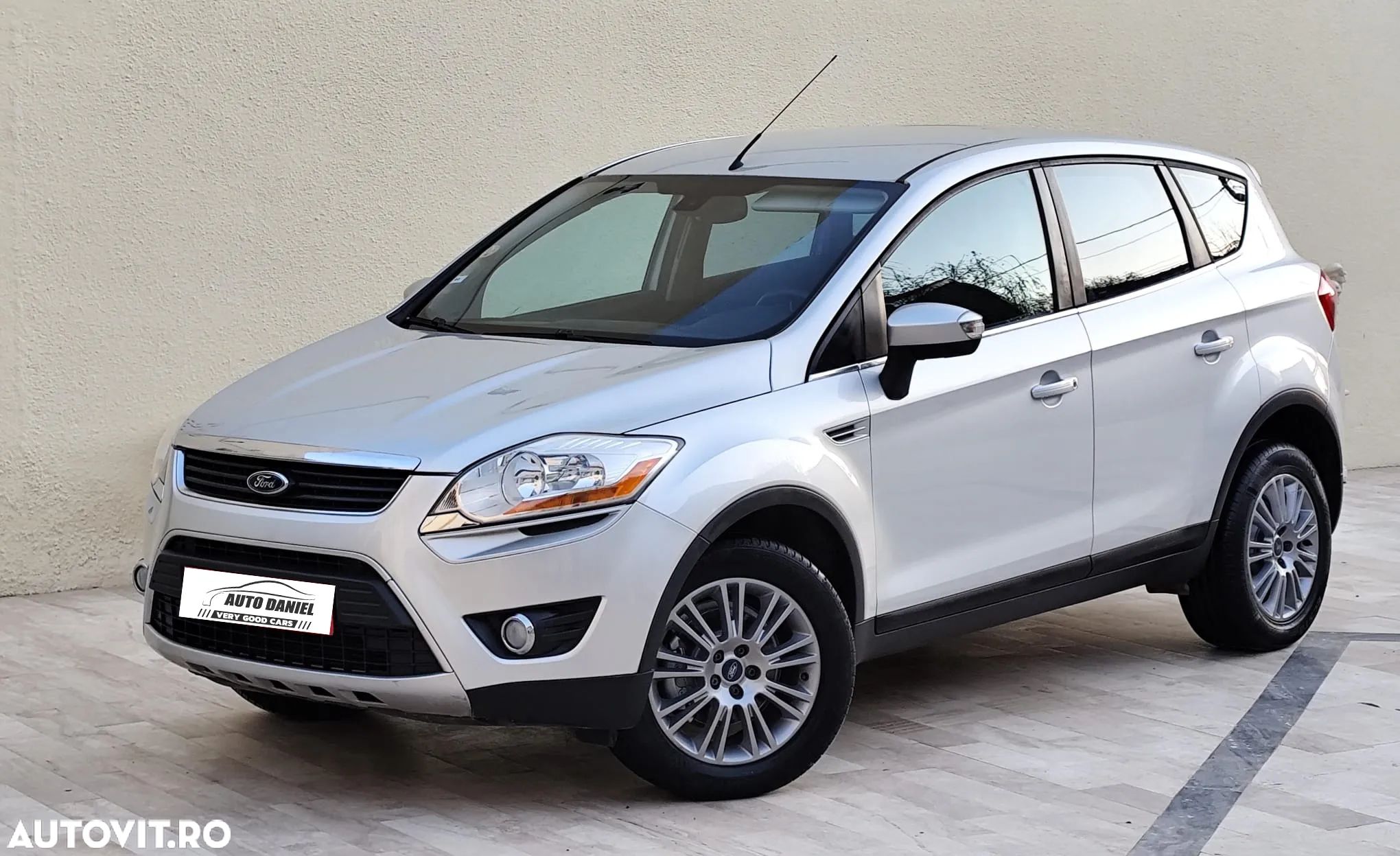 Ford Kuga - 1