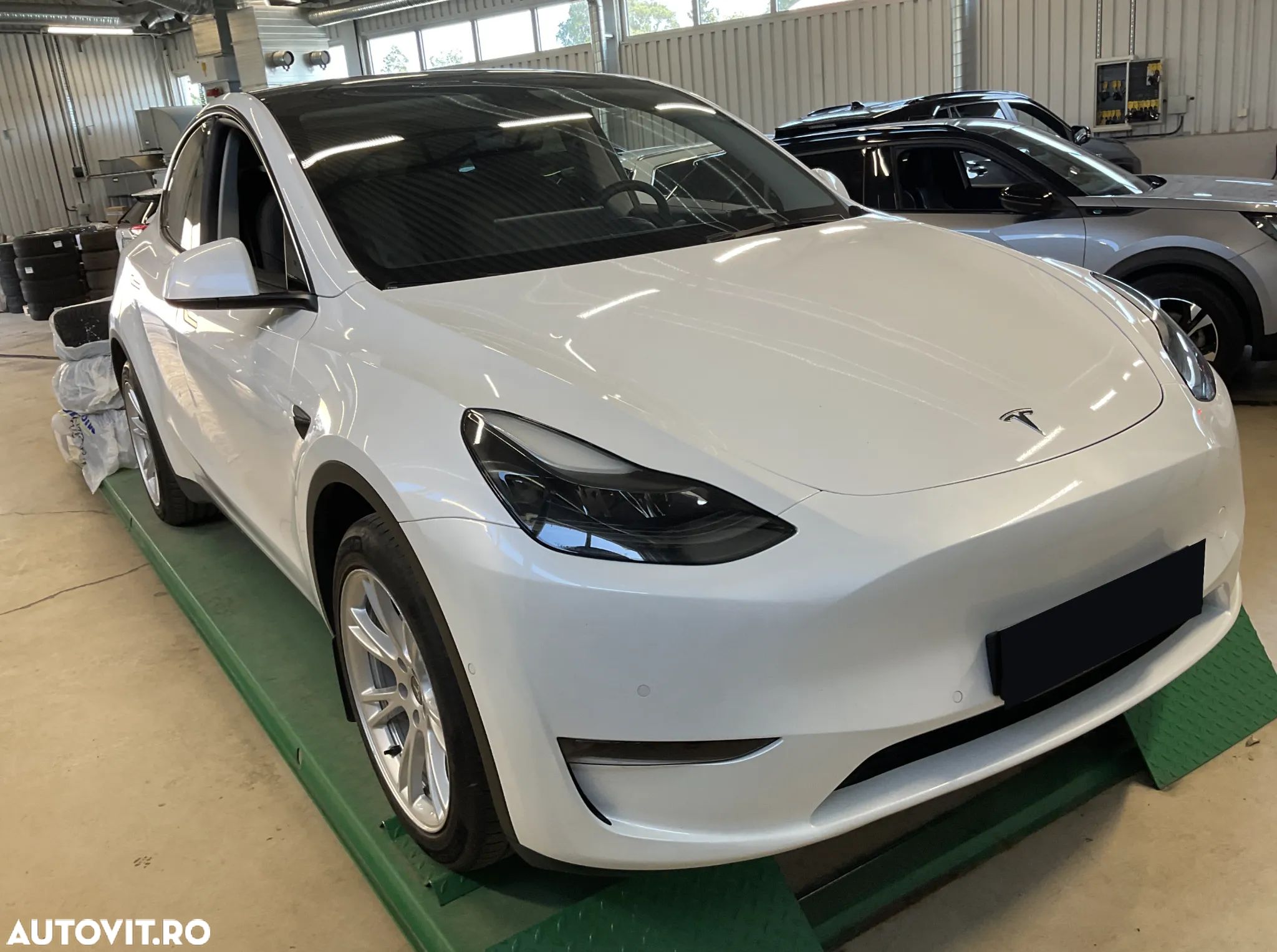 Tesla Model Y Long Range Dual Motor AWD - 1