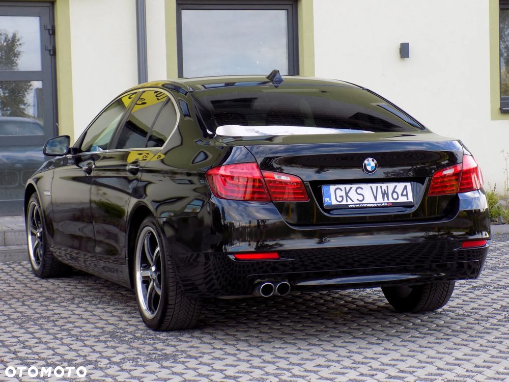 BMW Seria 5 525d xDrive - 10