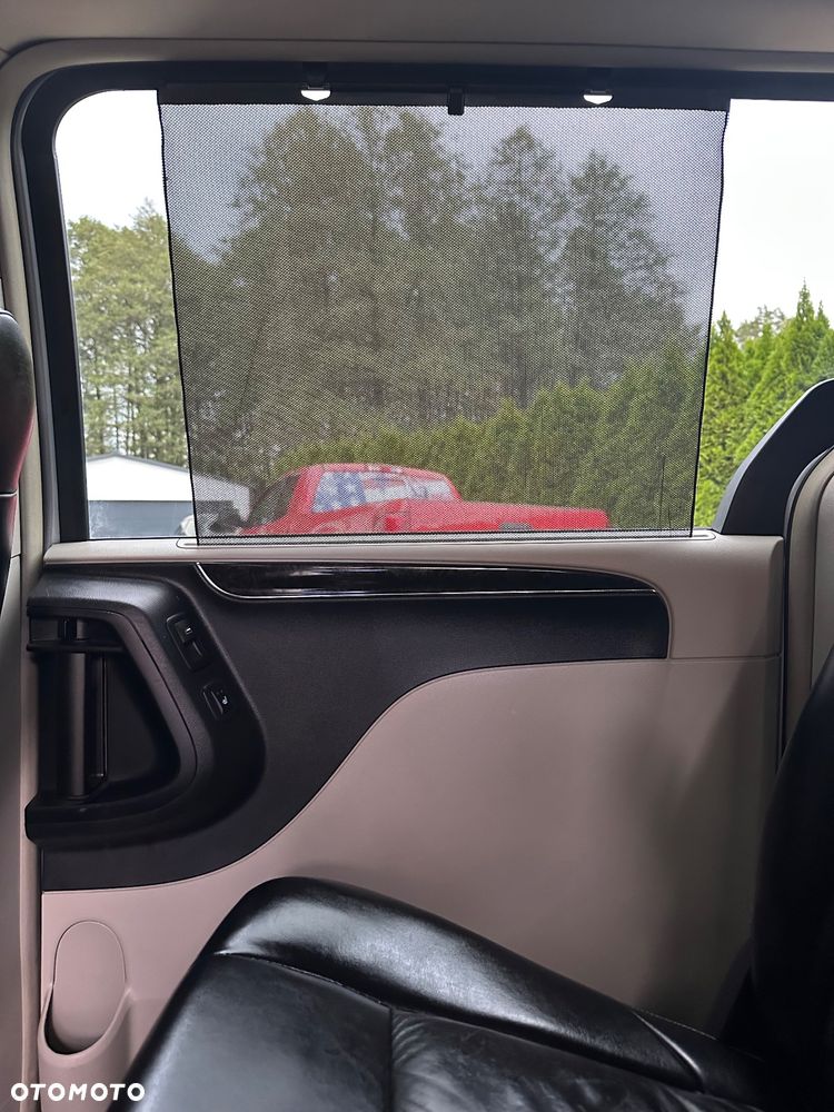 Chrysler Town & Country 3.6 Limited - 10