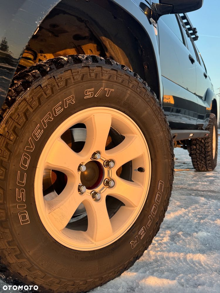 Toyota Land Cruiser - 4