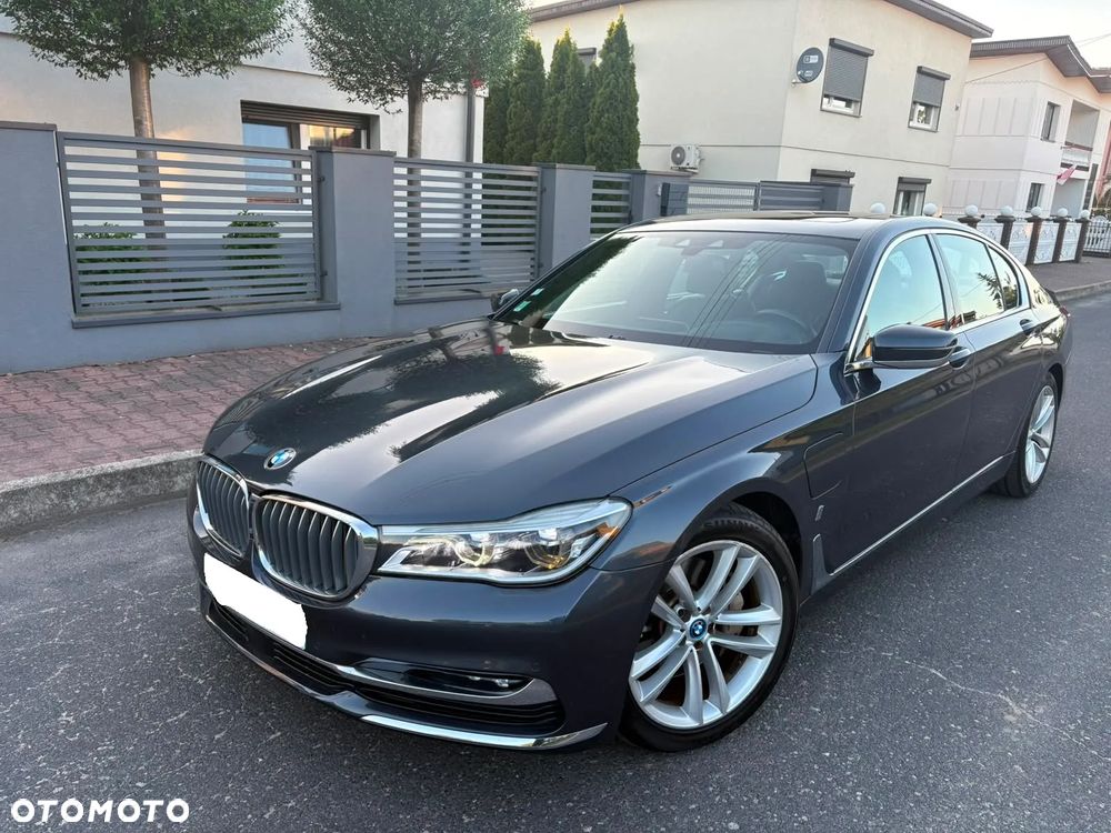BMW Seria 7 740e iPerformance - 1