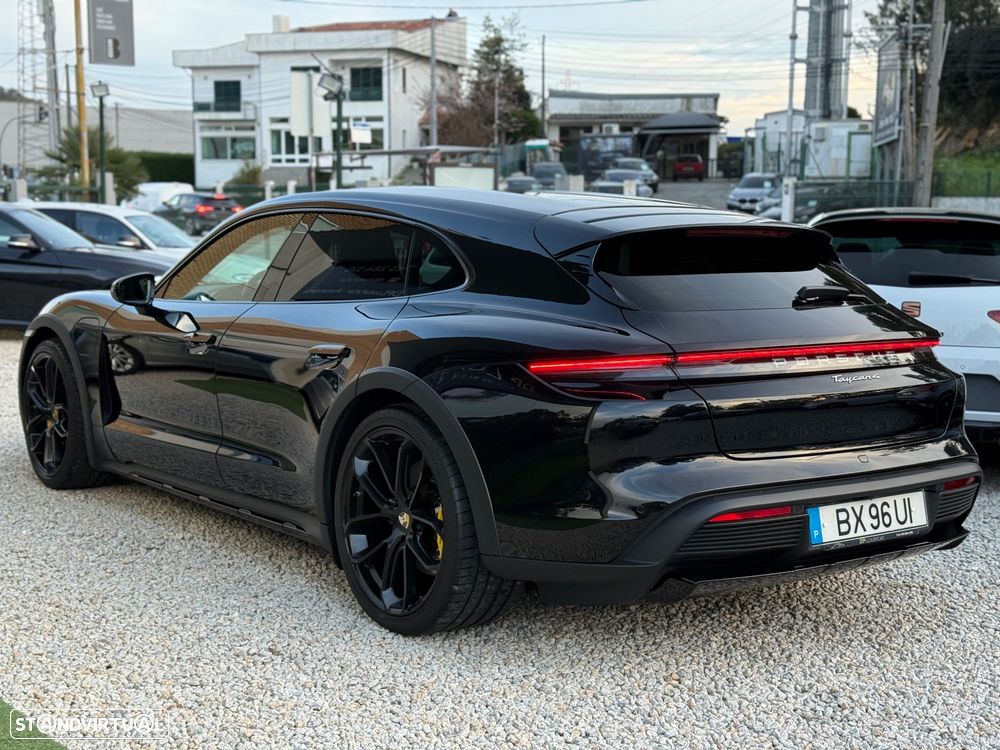 Porsche Taycan Cross Turismo 4 - 5