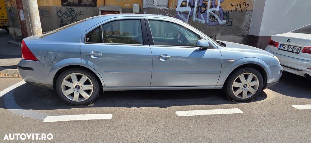 Ford Mondeo 2.5 V6 Ghia X - 2