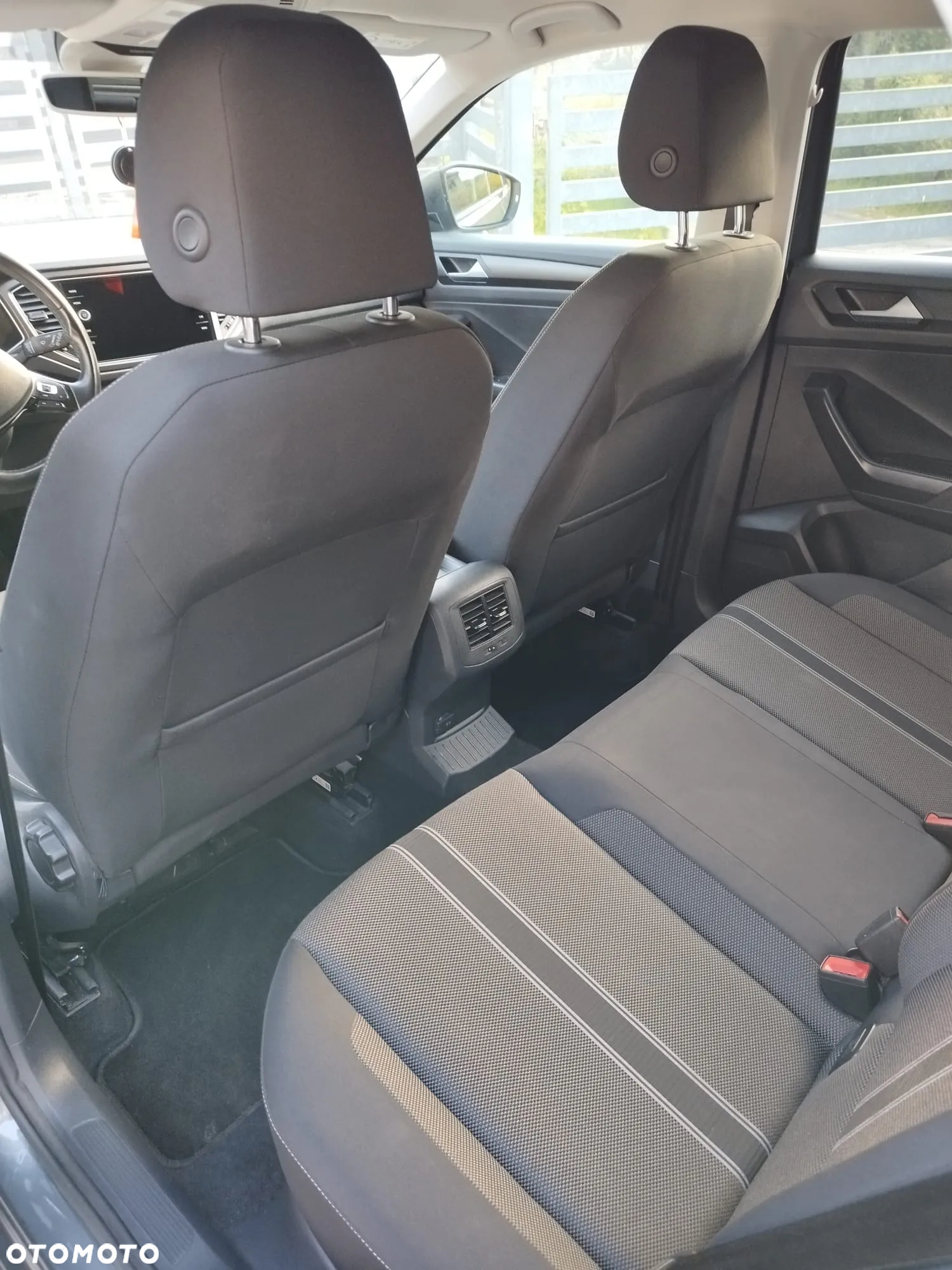 Volkswagen T-Roc - 16
