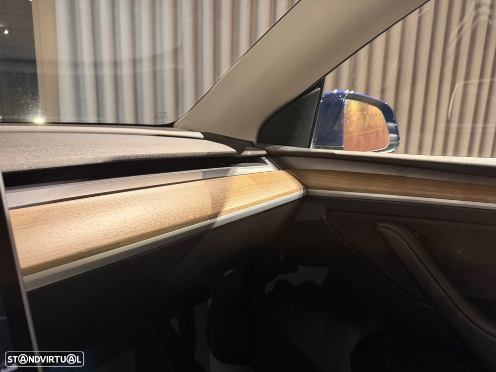 Tesla Model Y Long-Range RWD - 32