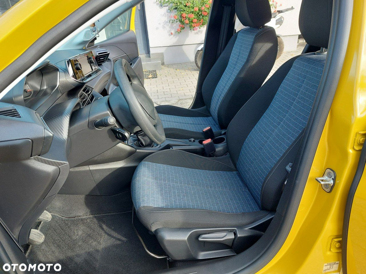 Peugeot 208 - 13