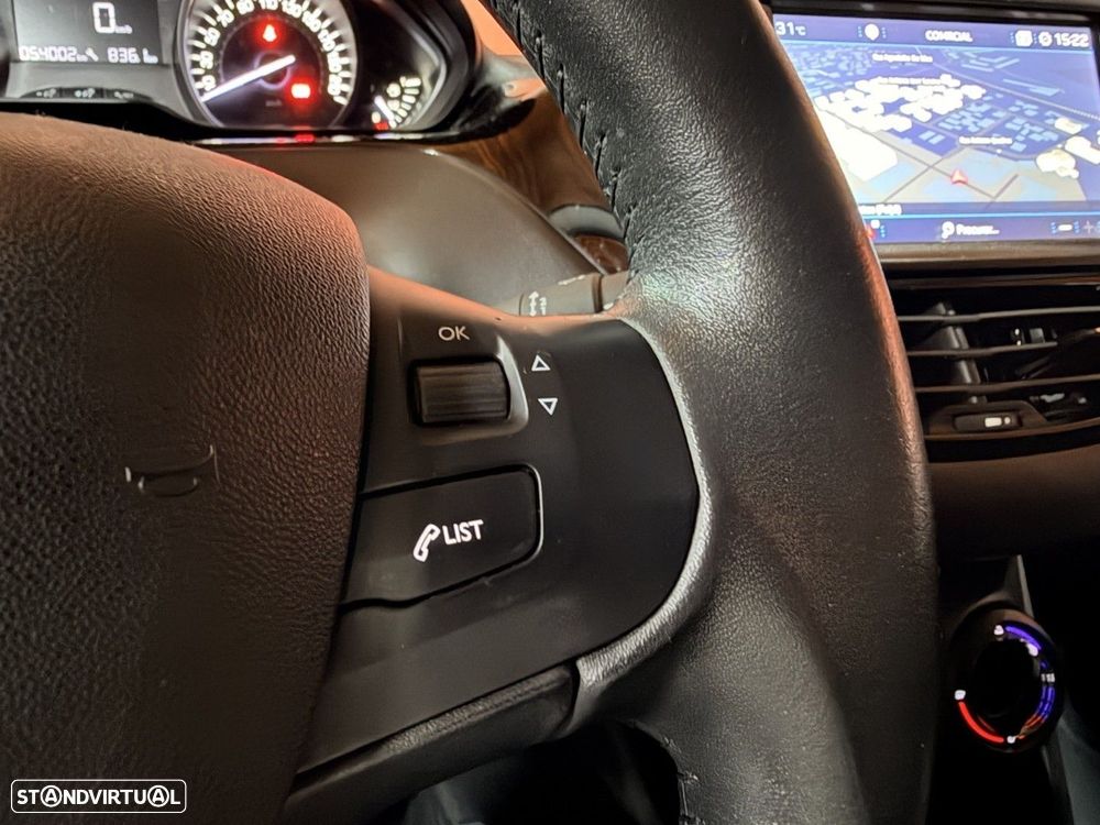 Peugeot 208 1.2 PureTech Signature - 17