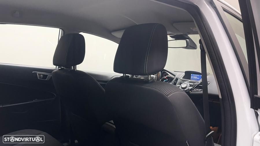 Ford Fiesta 1.5 TDCi Titanium - 37