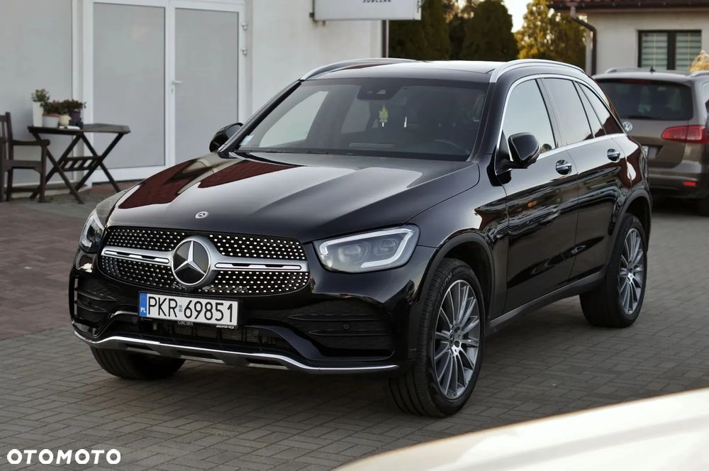 Mercedes-Benz GLC 300 e 4Matic 9G-TRONIC AMG Line Plus - 1