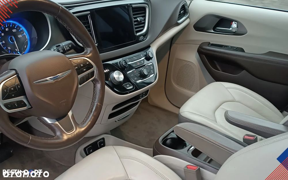 Chrysler Pacifica - 12