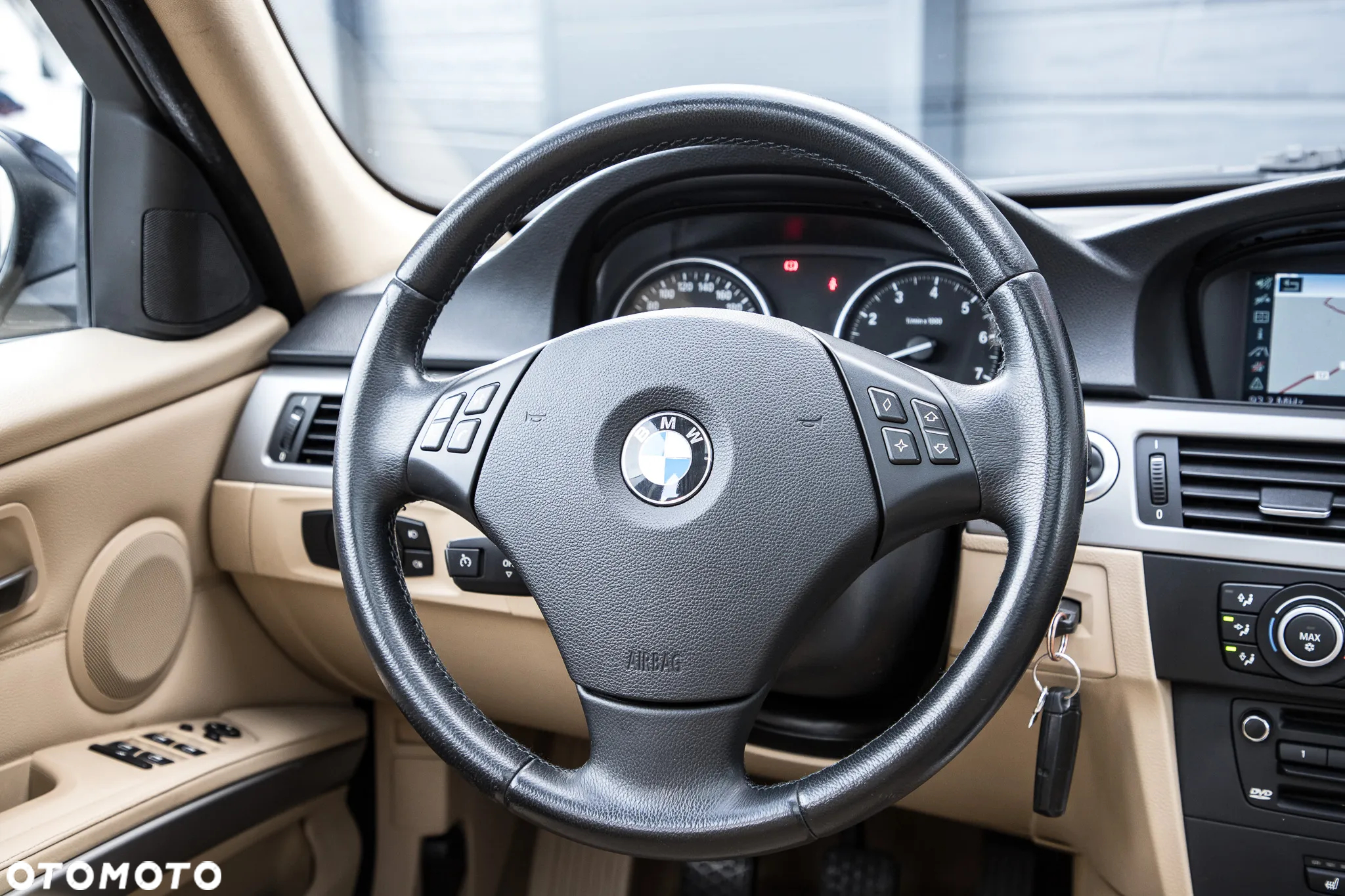 BMW Seria 3 325i xDrive Touring - 29