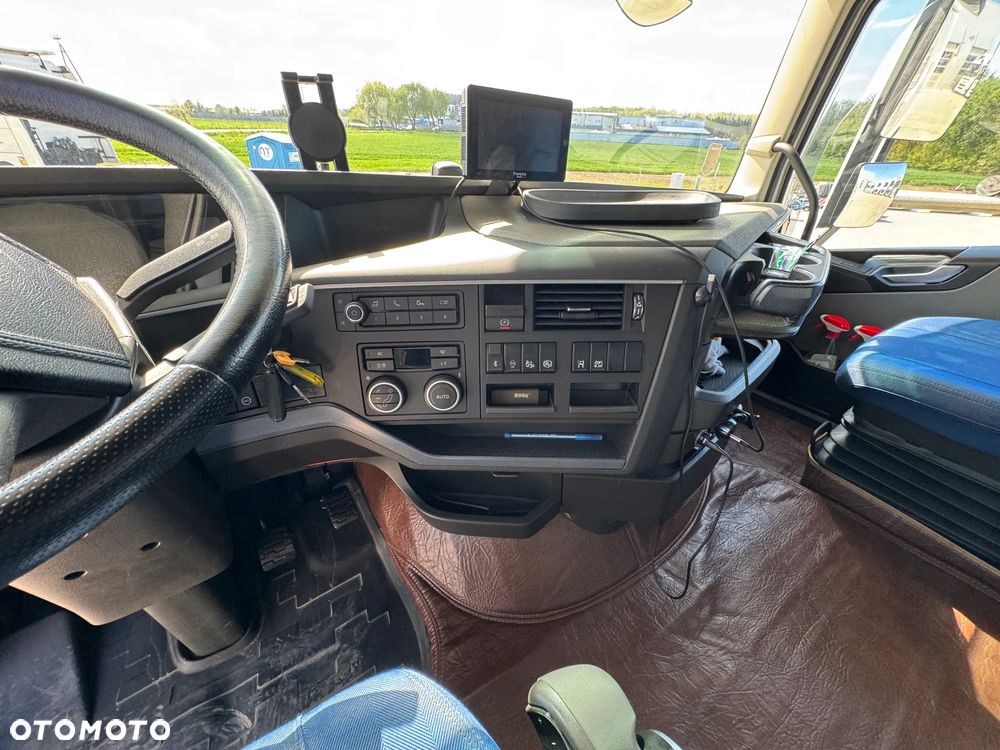 Volvo F460 - 14