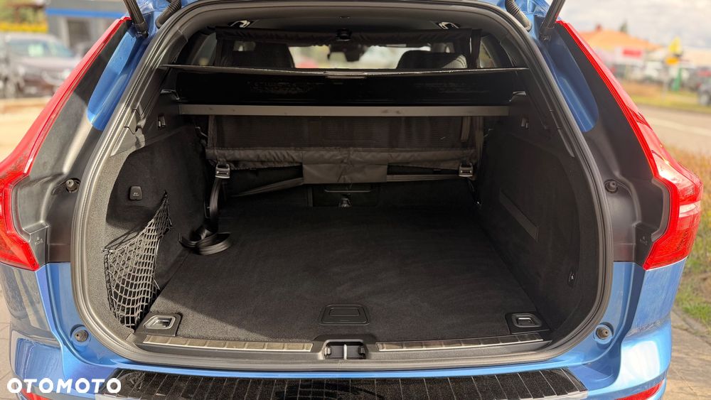 Volvo XC 60 B4 D AWD R-Design - 24