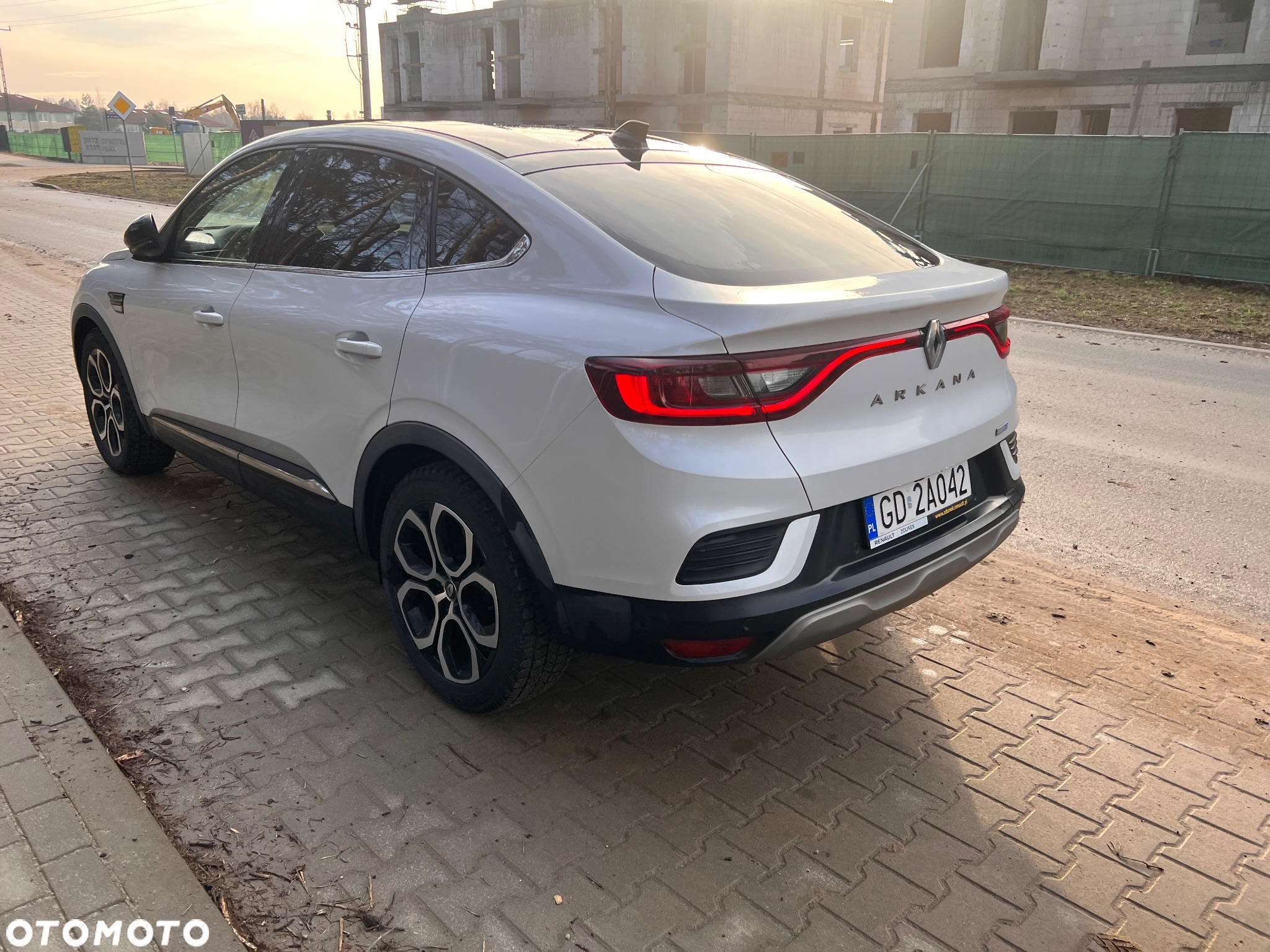 Renault Arkana 1.6 E-TECH Intens MMT - 3
