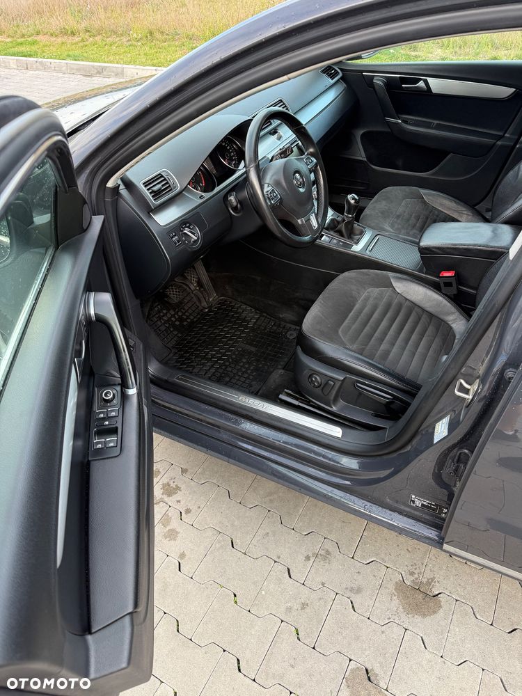 Volkswagen Passat 2.0 TDI Highline - 9