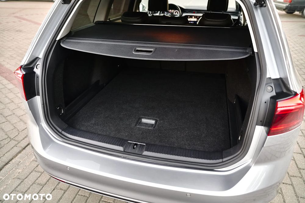 Volkswagen Passat - 17