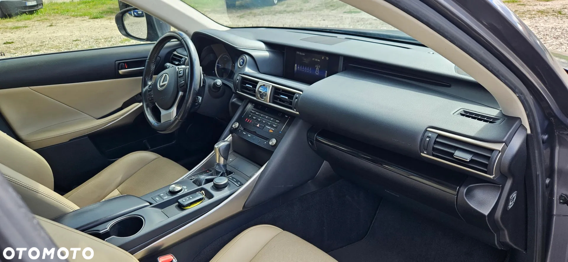 Lexus IS 300h Business Edition - 22