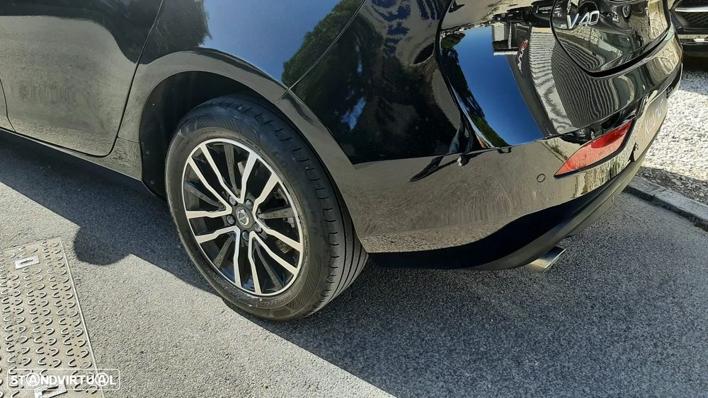 Volvo V40 2.0 D3 Momentum - 24