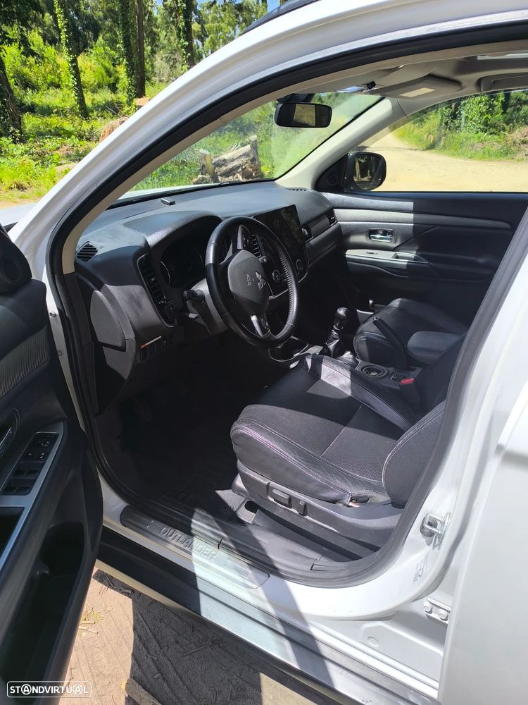 Mitsubishi Outlander 2.2 DI-D Instyle Navi - 9