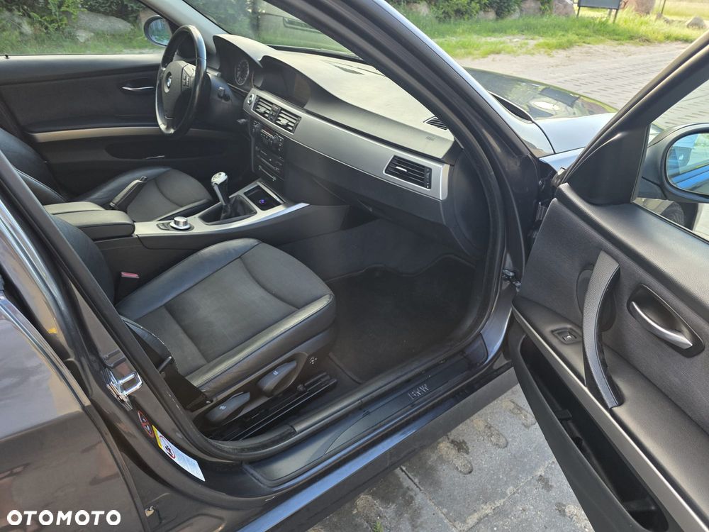 BMW Seria 3 320i - 13