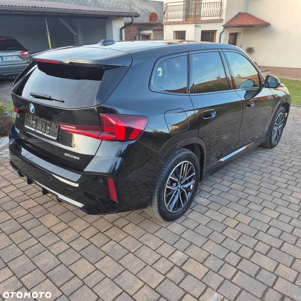 BMW iX1 xDrive30 M Sportpaket - 3