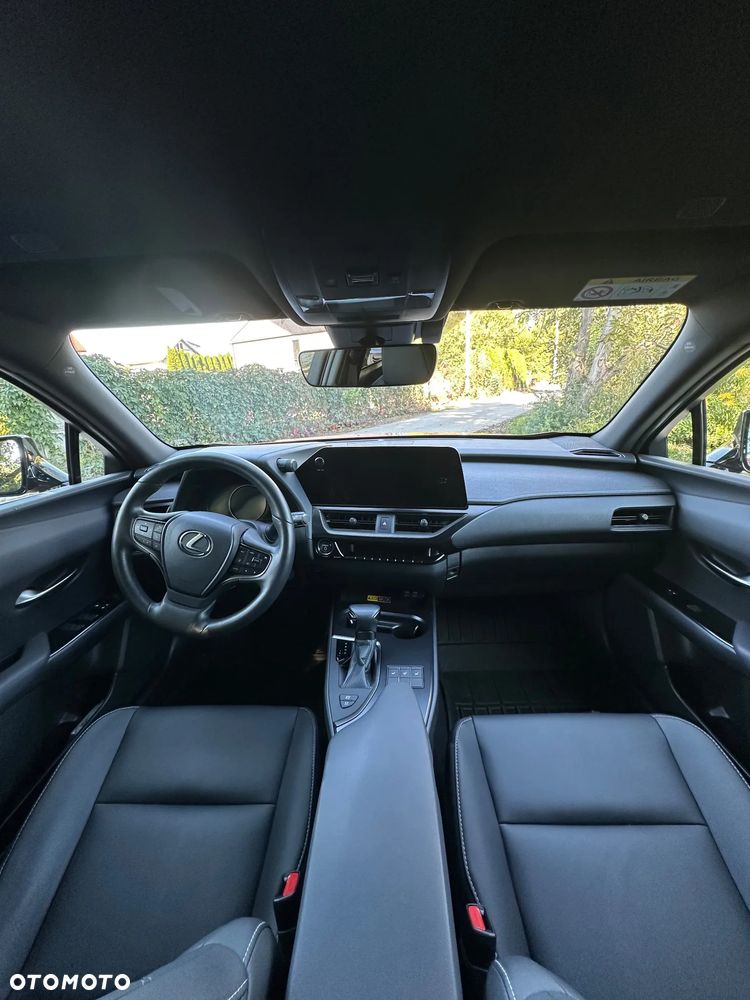 Lexus UX - 16