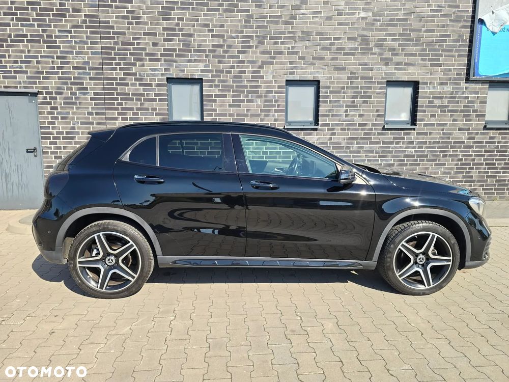 Mercedes-Benz GLA 200 7G-DCT AMG Line - 33
