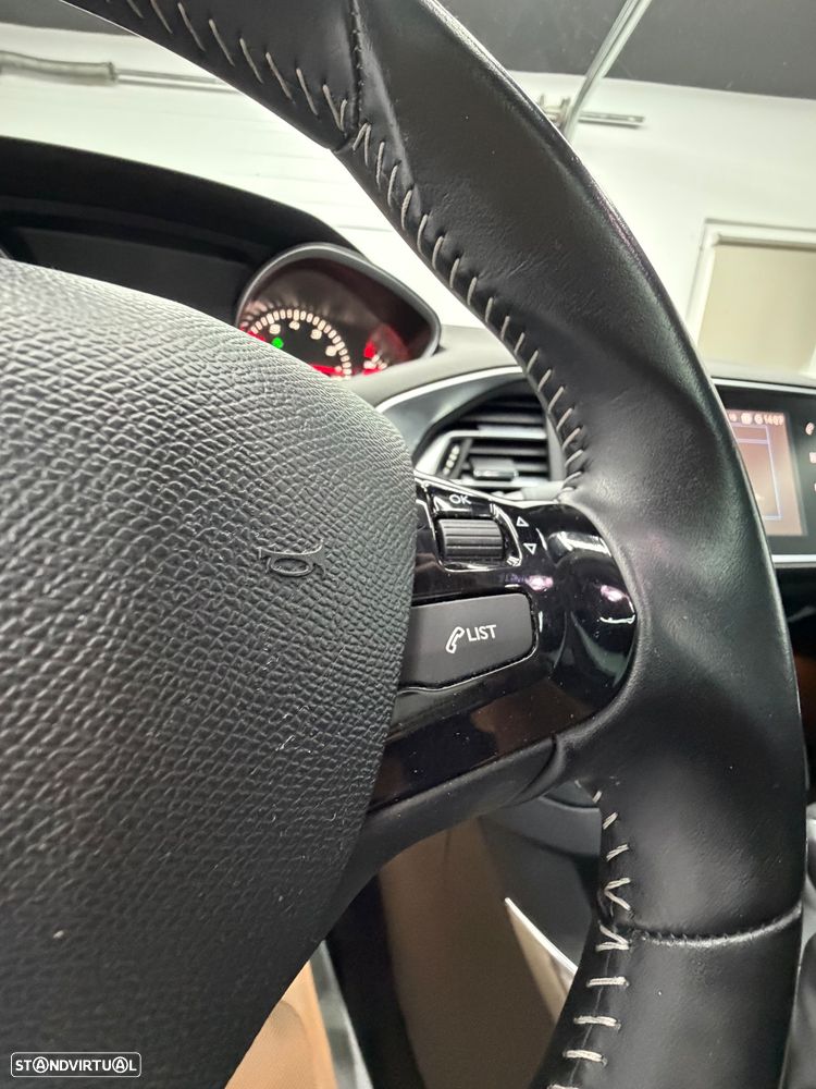 Peugeot 308 1.2 PureTech Allure Full LED EAT8 - 12