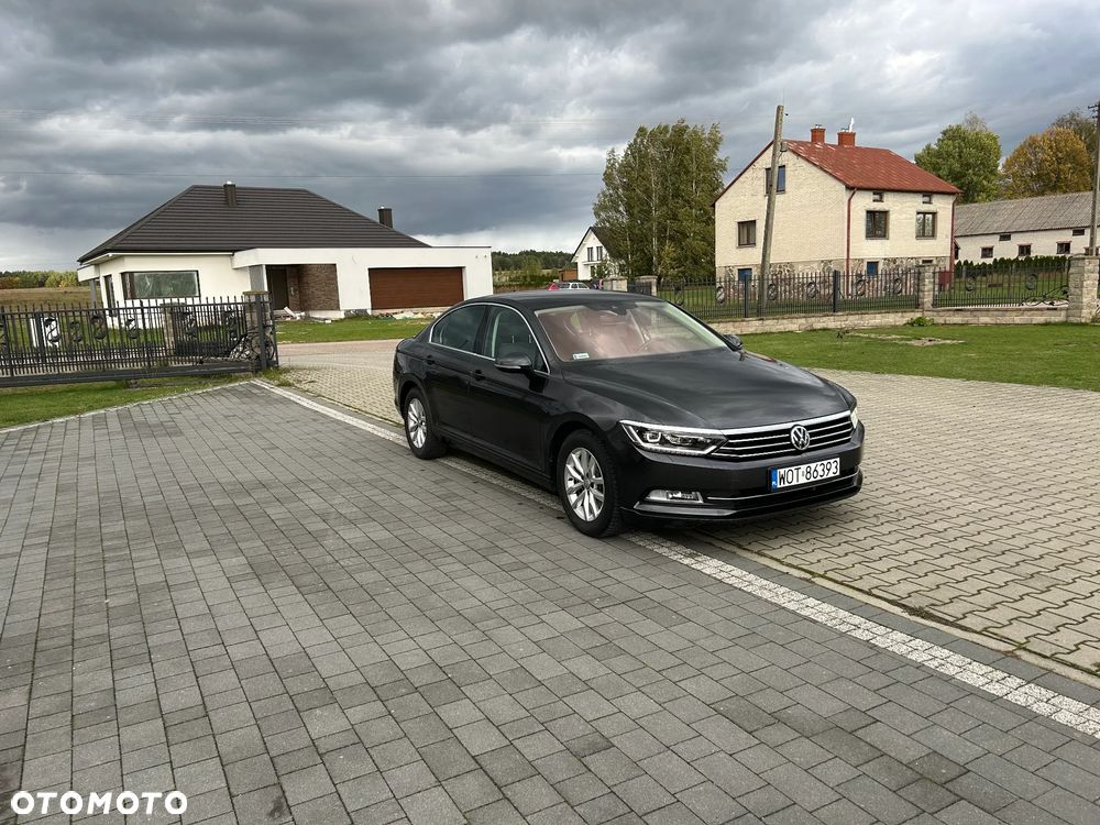 Volkswagen Passat - 1