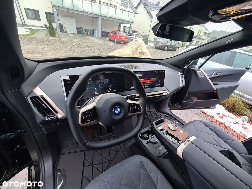 BMW iX - 4