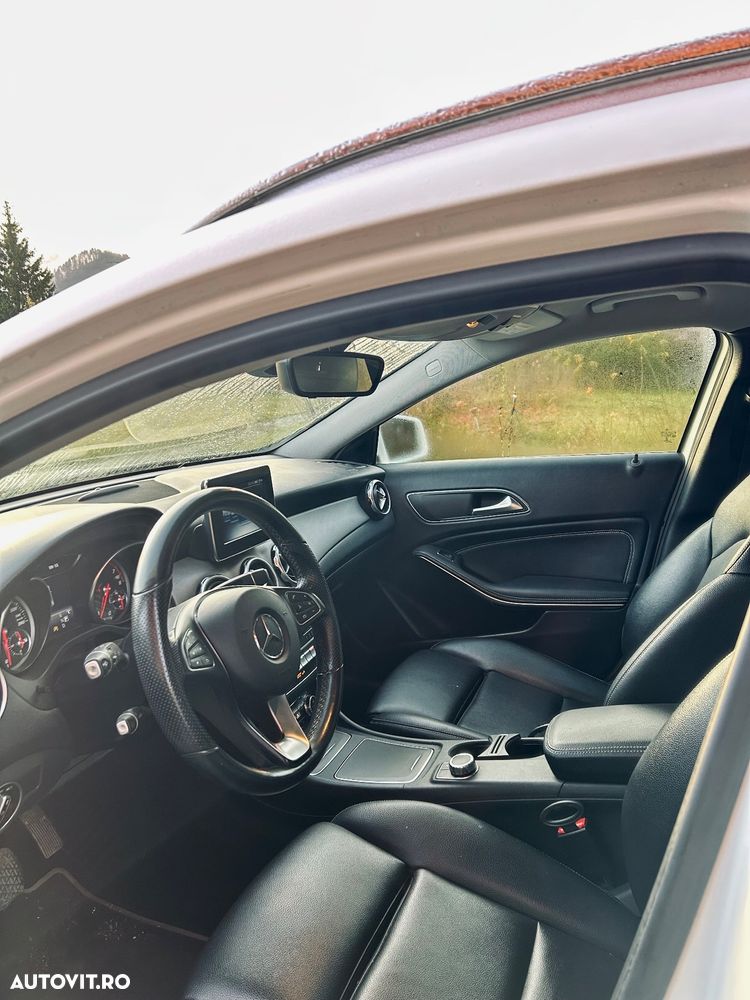 Mercedes-Benz GLA 180 7G-DCT - 2