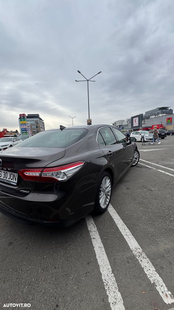 Toyota Camry - 4