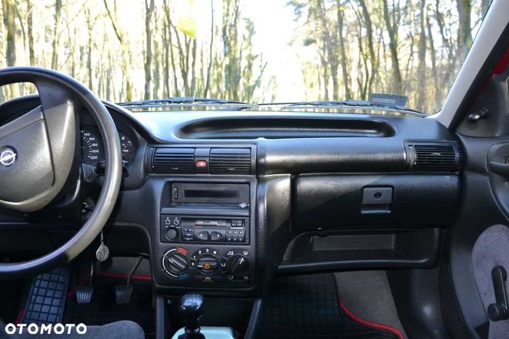 Opel Astra 1.6 GLS - 16