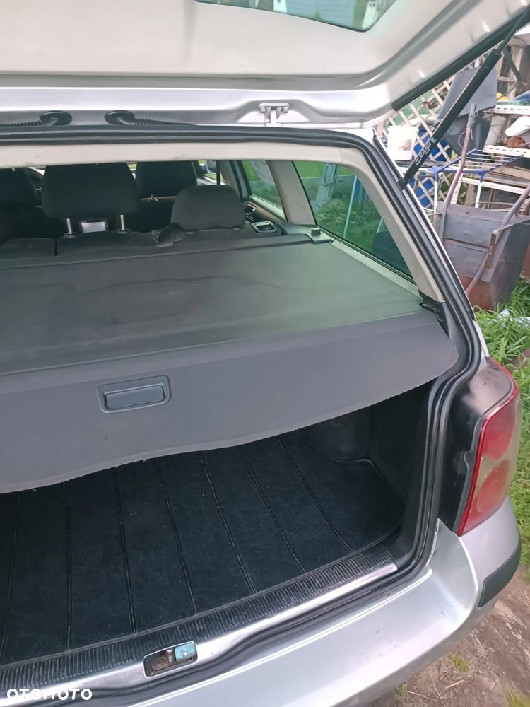 Volkswagen Passat 1.9 TDI Basis - 2